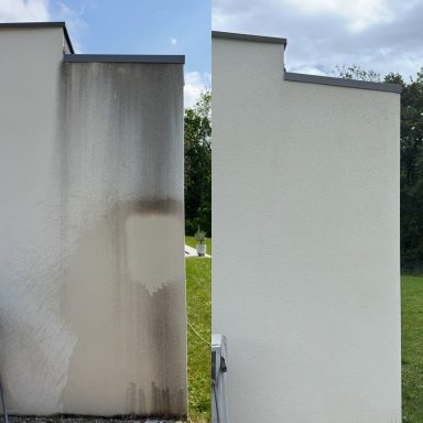 Mur extérieur avant et après nettoyage, avec une différence de propreté visible.