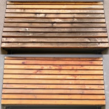 Comparaison de deux surfaces en bois : l'une usée, l'autre restaurée et bien entretenue.